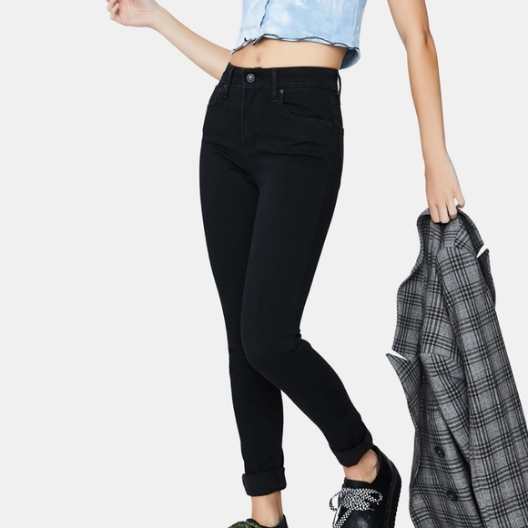 Levi’s 721 high rise skinny jean in black - Picture 5 of 9